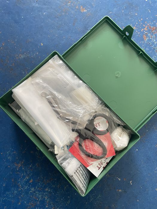 Продам аптечку універсальну