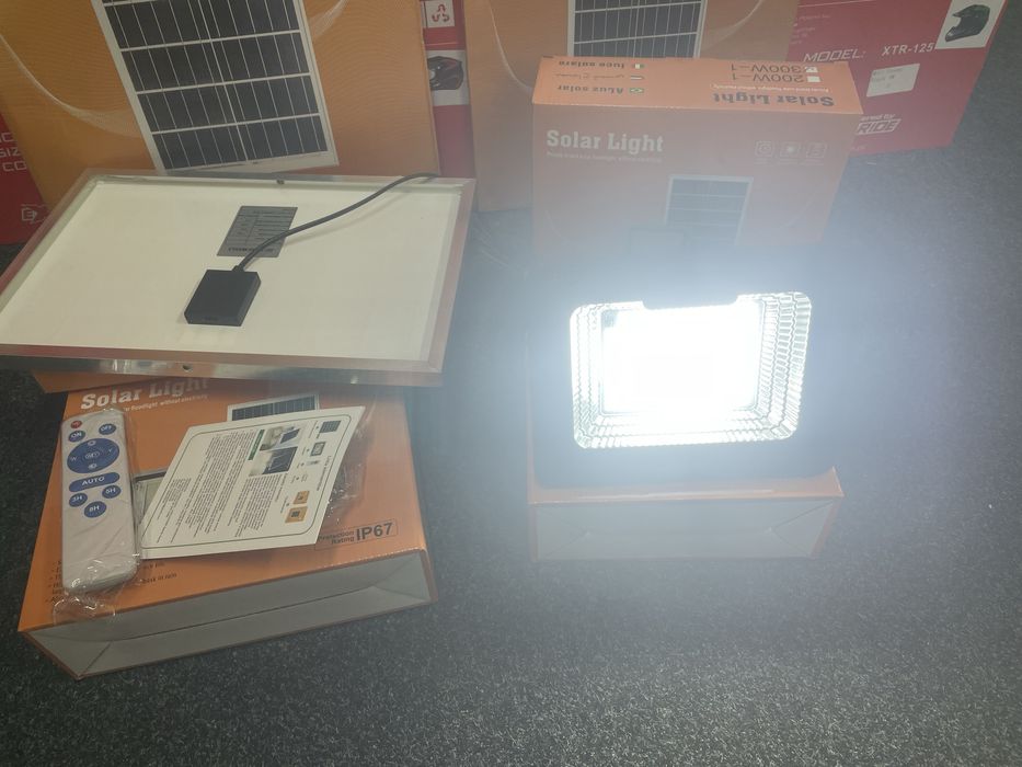 Lampa solarna VÖGLER GmBh 200W neutral, sensor zmierzchu SOLAR LIGHT