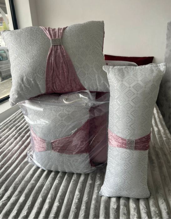 Edredão com aplicacões em veludo e lurex + 2 almofadas + 1 travesseiro