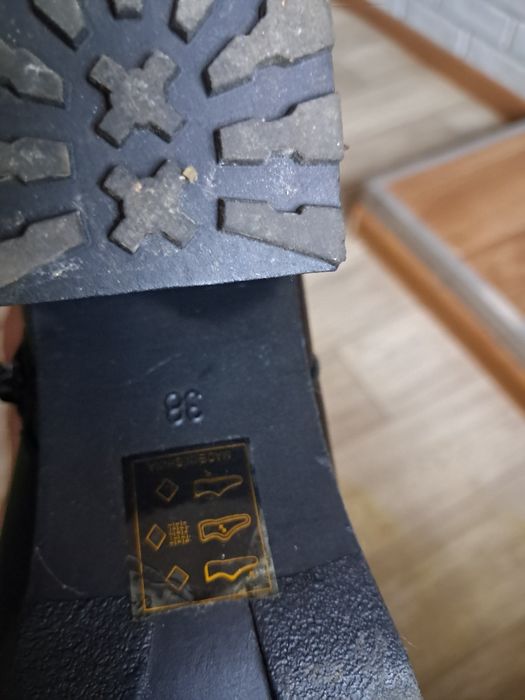 Ботіночки на каблучку 38 по стельці 24,5 см