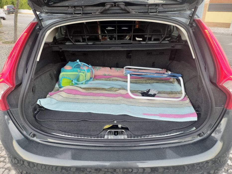 Volvo V60 D6 Plug-in Hybrid AWD (Diesel-Elétrico) – Full Extras