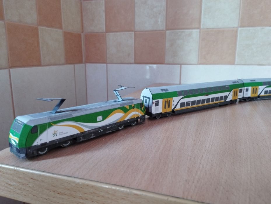 Model kartonowy zabawka pociąg miejski autobus szynowy koleje mazowiec