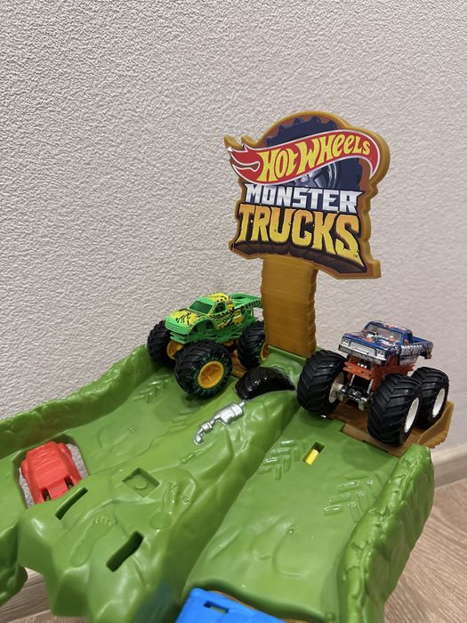 Трек Hot wheels Monster Trucks