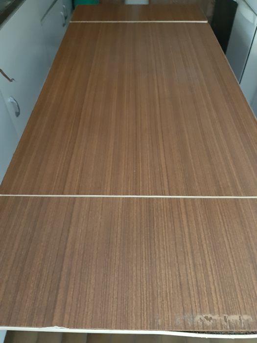 Mesa de cozinha e 2 bancos