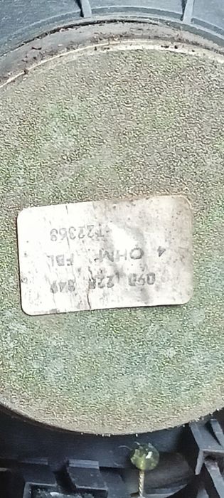 Głośnik samochodowy 15 cm + maskownica.