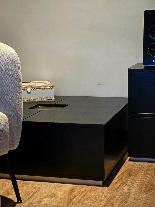 Móvel de TV e cristaleiras