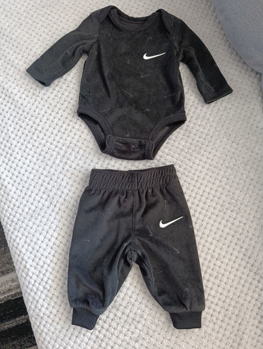 Piękne dresiki Nike dla niemowlaczka