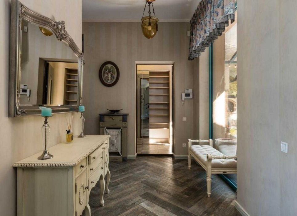 Продаж затишного маєтку в центрі Києва.