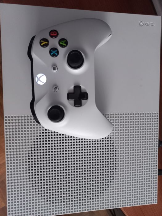 XBOX one S com comando funciona sem proble..tem wifi e youtube