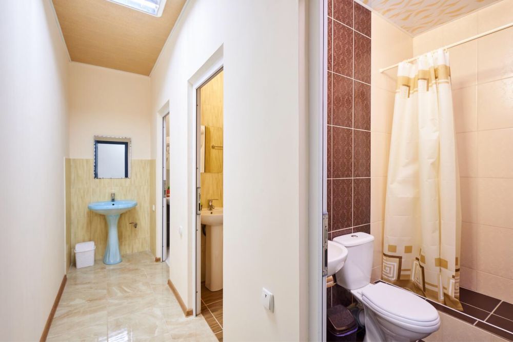 Хостел PERRON м. Південний вокзал, койко-місця та окремі кімнати люкс