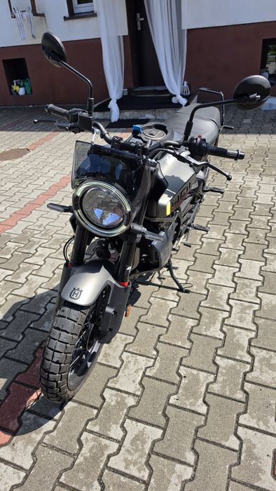 Sprzedam husqvarna svartpilen 401 2024r bezwypadkowa
