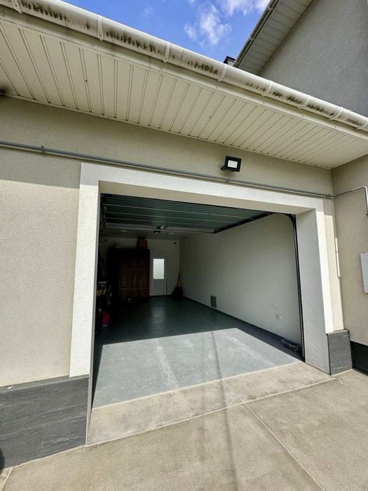 Сучасний сімейний будинок у передмісті Тернополя