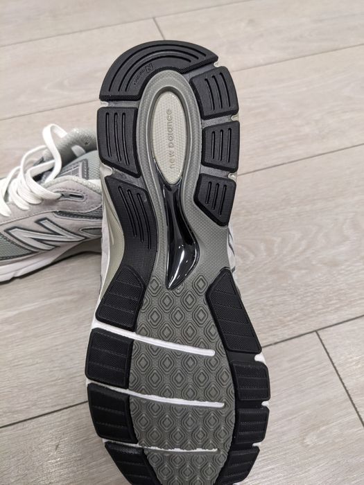 Кросівки New Balance 990v4