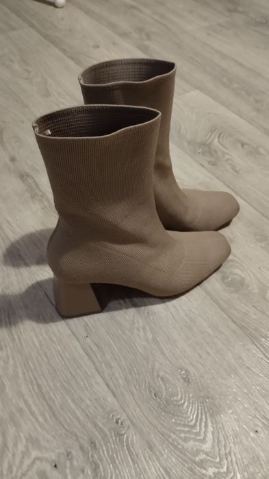 Красиві ботильони 35-36 розмір