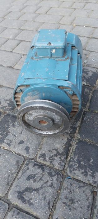 Silnik Elektryczny 3 kw elektra  koło pasowe