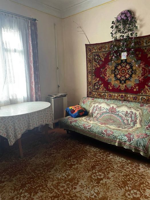 Продається квартира в центрі мальовничого  смт Перегінське