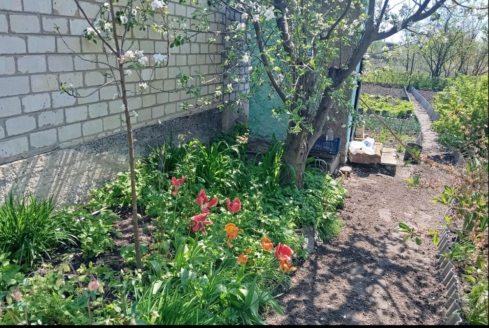 Продам полдома Змиёв Харьковская область..Недорого.