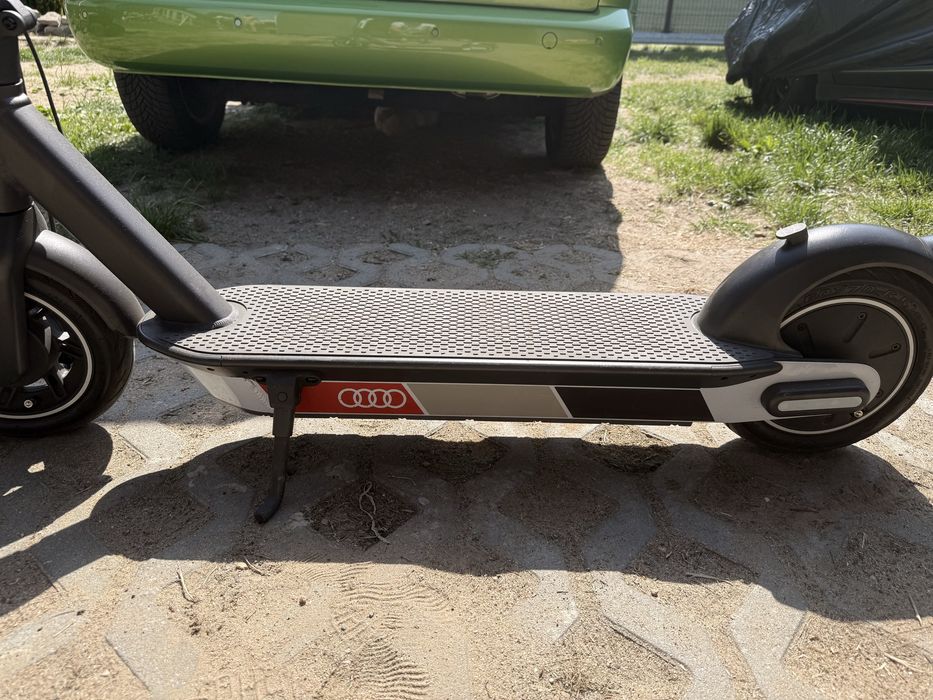 Elektryczna hulajnoga Ninebot Segway Audi
