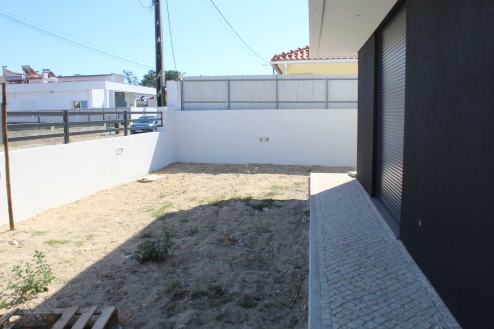 Vende-se Moradia Isolada  T4 com Piscina