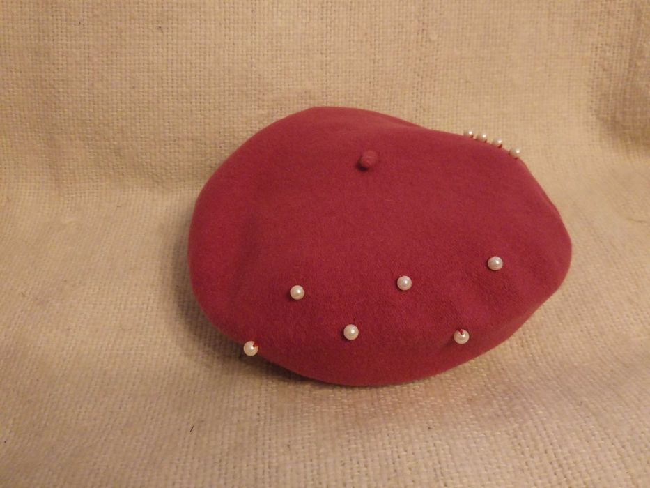 Beret wełniany z perełkami