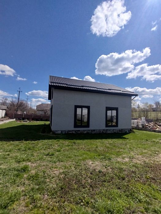 Продаж сучасного будинку в с Українка. Читаємо опис.