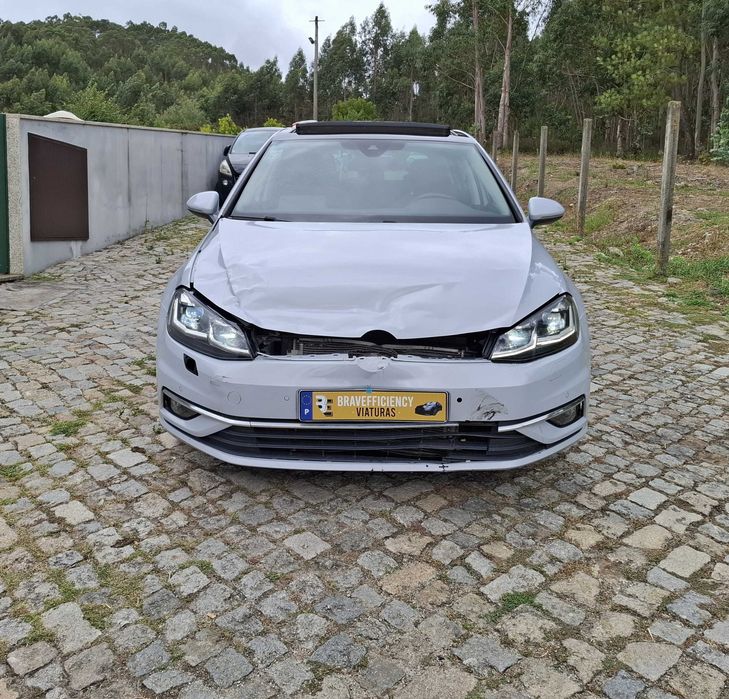 VW Golf 7.5 2.0 TDI Highline (150CV) Apenas 161 Mil Kms Look R-Line de 2017