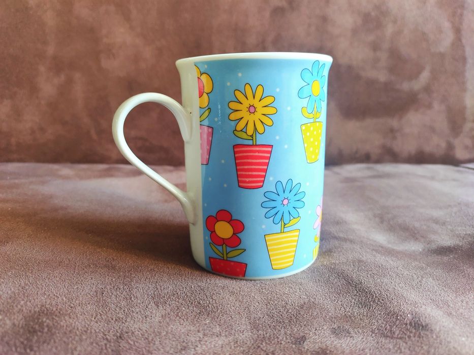 Kubek ceramiczny art deco w kwiatki kolorowy