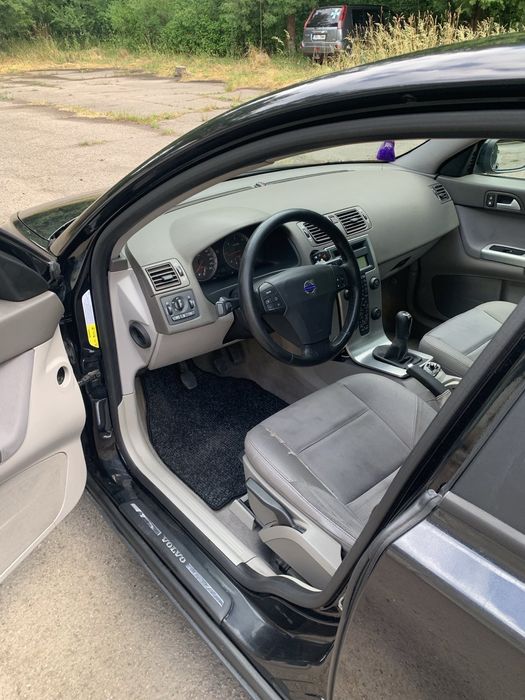 VOLVO S40 для військових