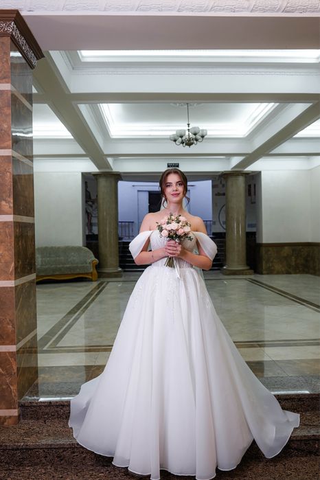 Продам весільну сукню