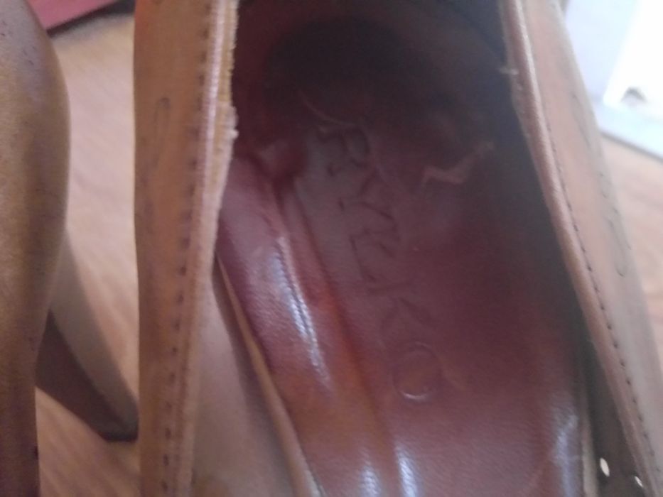 Buty skorzane na obcasie Rylko