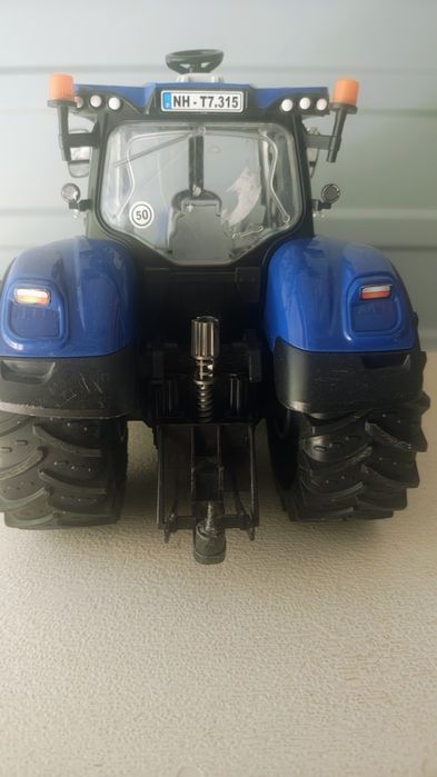 Bruder traktor new holland