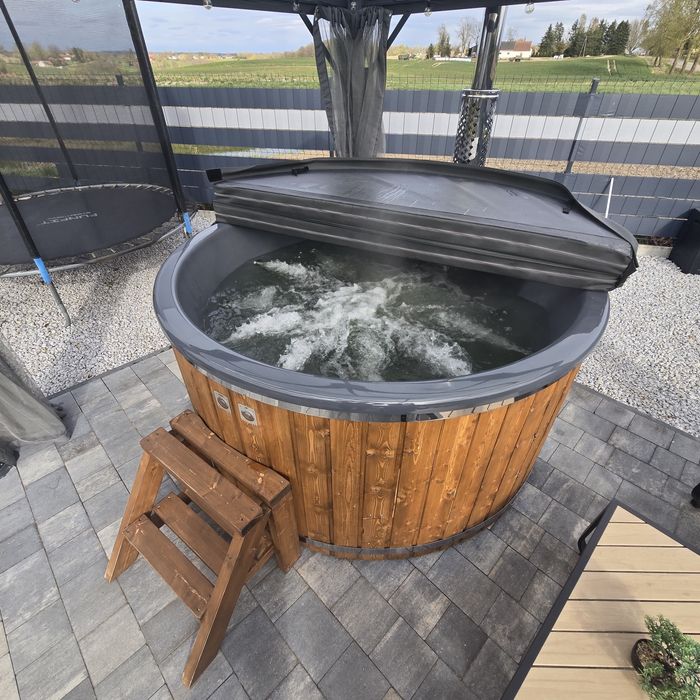 Domek  4-osobowy z jacuzzi ..