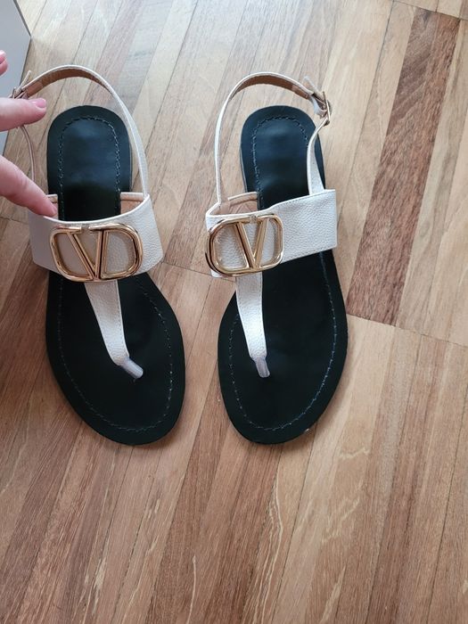 Sandały damskie beżowe rozmiar.38 płaski obcas