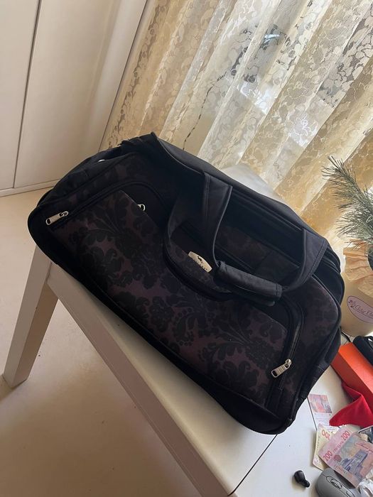 Продам  новую дорожную сумку на колесах ,чемодан на колесах ,