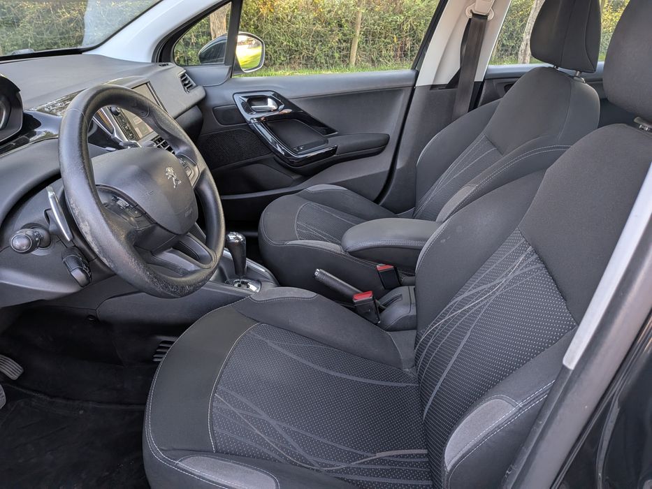 Peugeot 208 Caixa automática