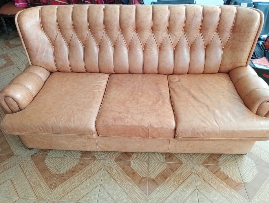 3 Sofás de pele verdadeira castanhos