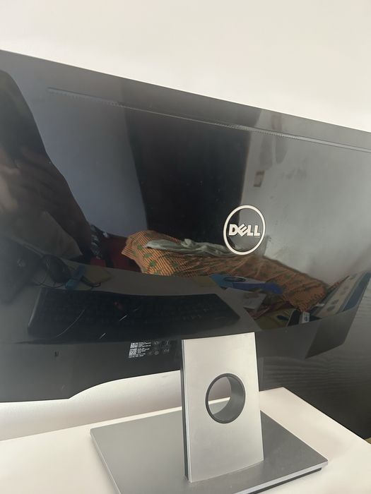 Monitor DELL com teclado