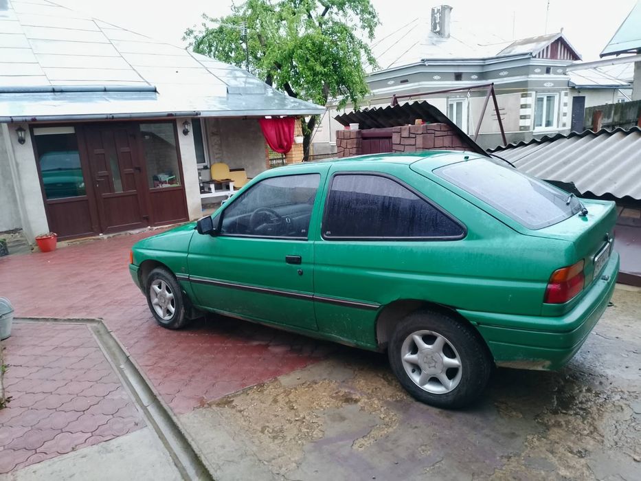 Форд ескорт 1991р. 1.3 бензин