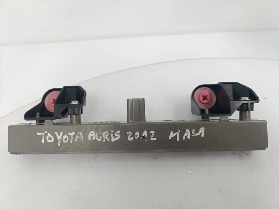 Luz stop adicional / 3º stop TOYOTA Auris Touring Sports (_E18_)