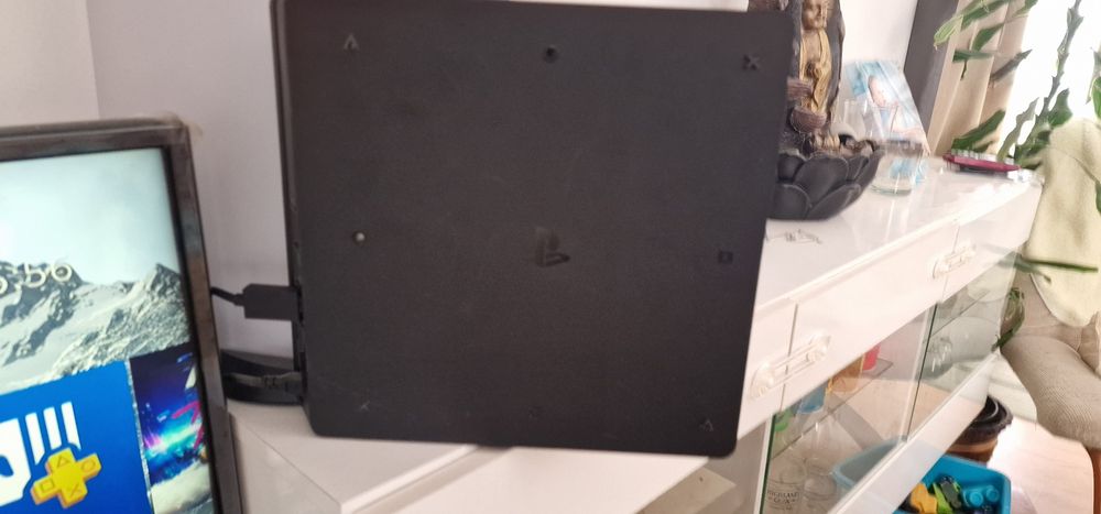 Playstation 4 usada com comando e gta5