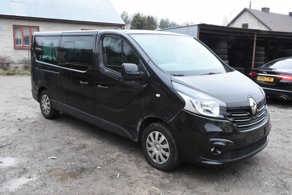 Renault Trafic 3 2017 - wnętrze fotele podsufitka tapicerka wykładzina