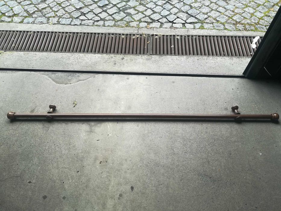 Varões para cortinas madeira wengué.