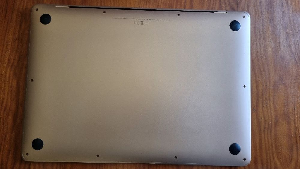 MacBook Air - Model A1932455443688426065924