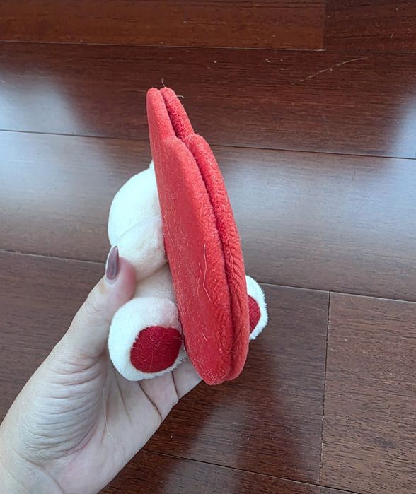 Moldura em formato de coração com um urso de peluche