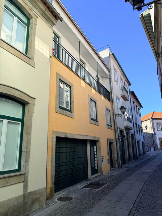 T3 no centro de Viseu com elevador e estacionamento privativo