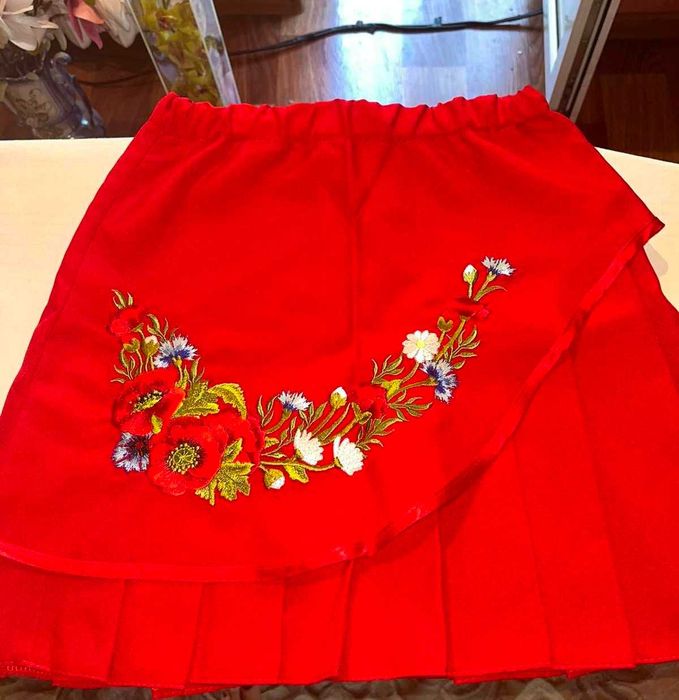 Нарядный костюм с ручной вышивкой в украинском стиле:вышиванка + юбка