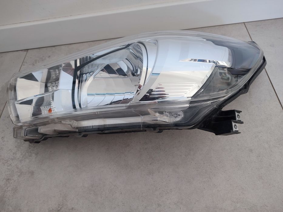 Lampa Reflektor Lewy Przód Toyota Hilux VIII 18r Oryginał
