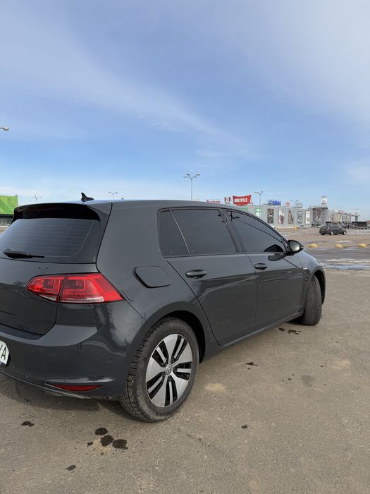 Volkswagen E-Golf 2016