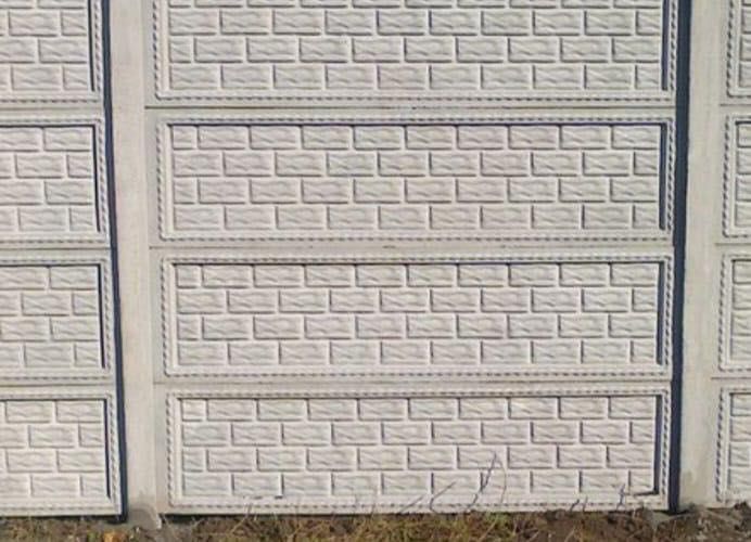 Залізобетонний забор, паркан. Огорожі. Ворота. Бетонні стовпи.