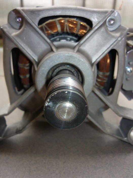 Silnik pralki Indesit hotpoint welling YXT220-2B Ariston